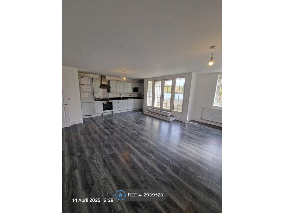 Property photo 3 of 7 Kitchen