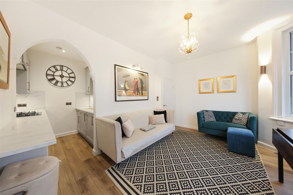 Property photo 3 of 13 Flat 3, 47 St. Mildreds Road - Crlxafgj1E0Zvayjbya