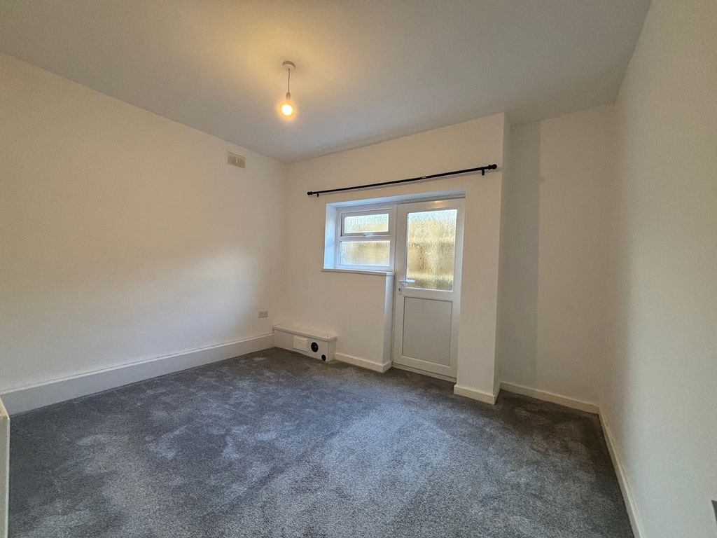 Property photo 3 of 8 Balcony