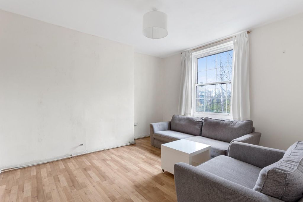 Property photo 2 of 11 Reception