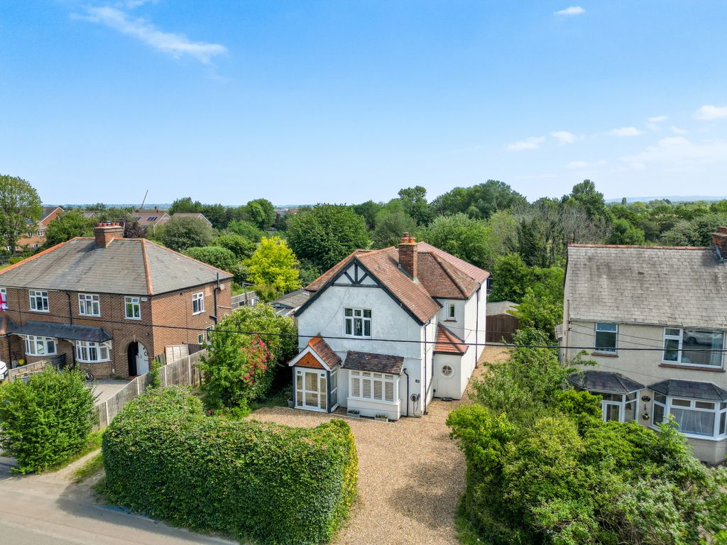 Property photo 1 of 34 Wendover Road, Stoke Mandeville