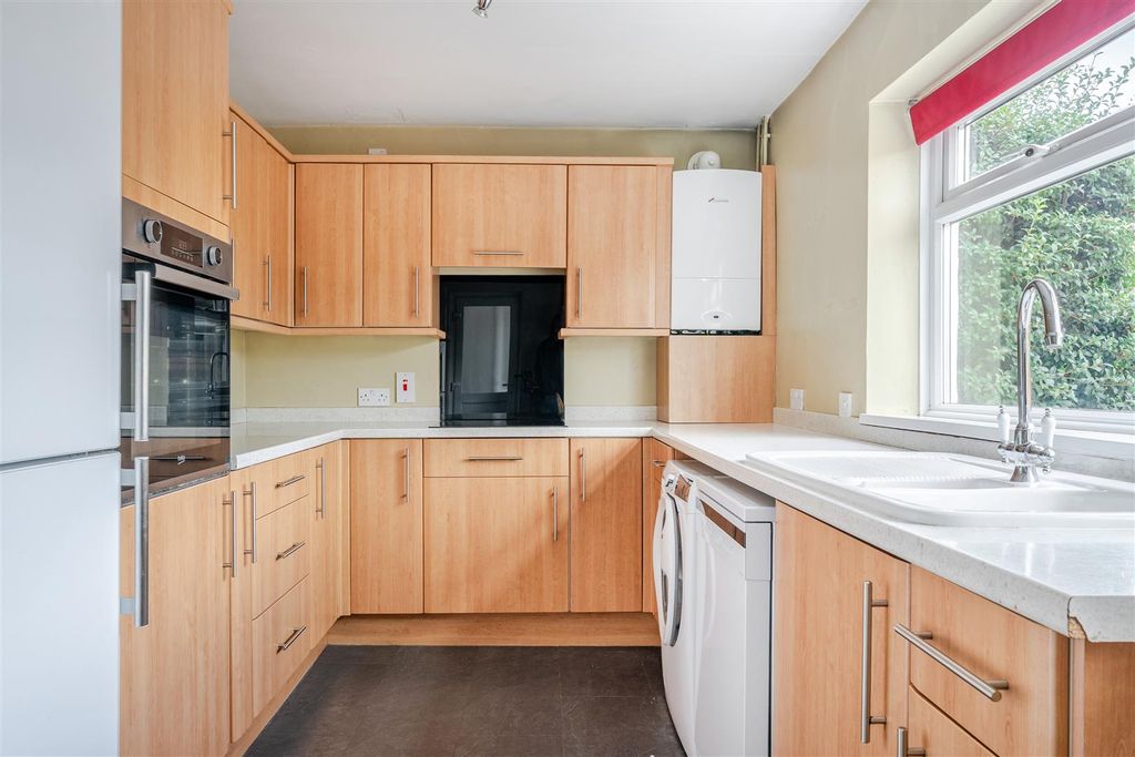 Property photo 3 of 15 1527030-12-6Abfa73Bc5Dd0.Jpg