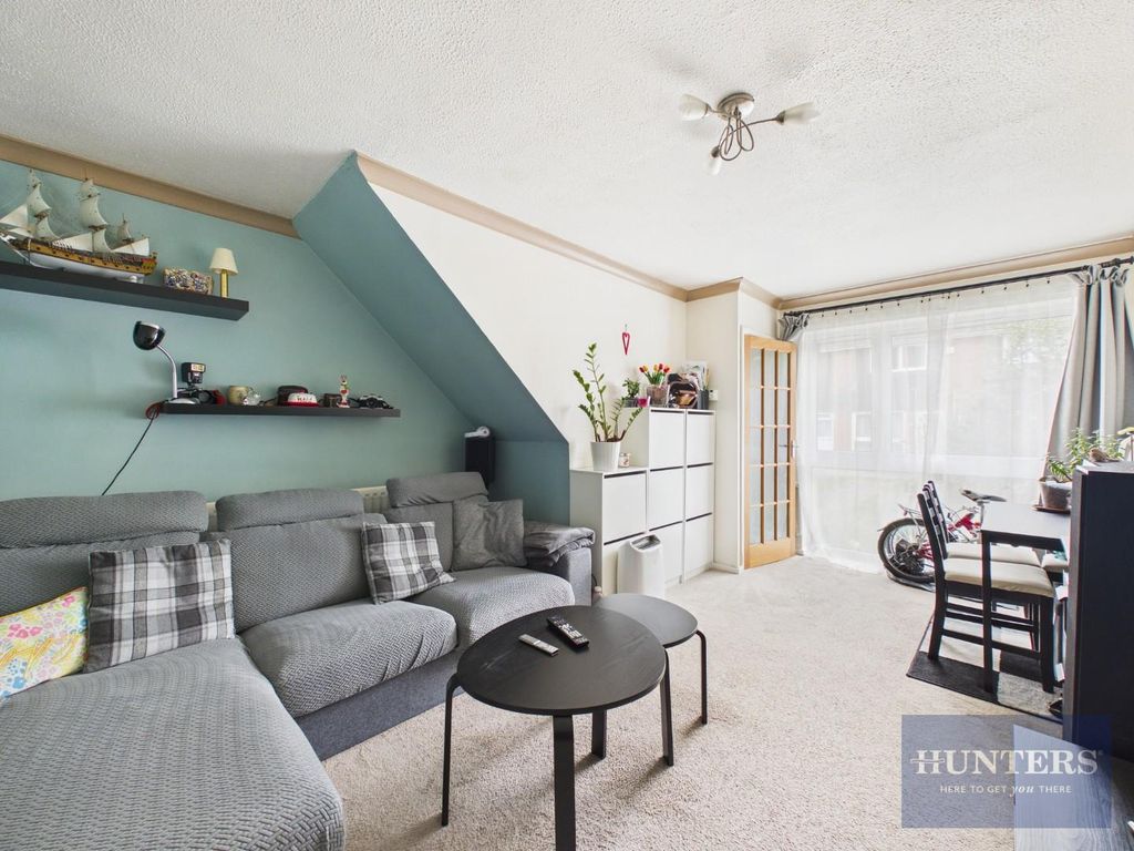 Property photo 2 of 12 Living Room