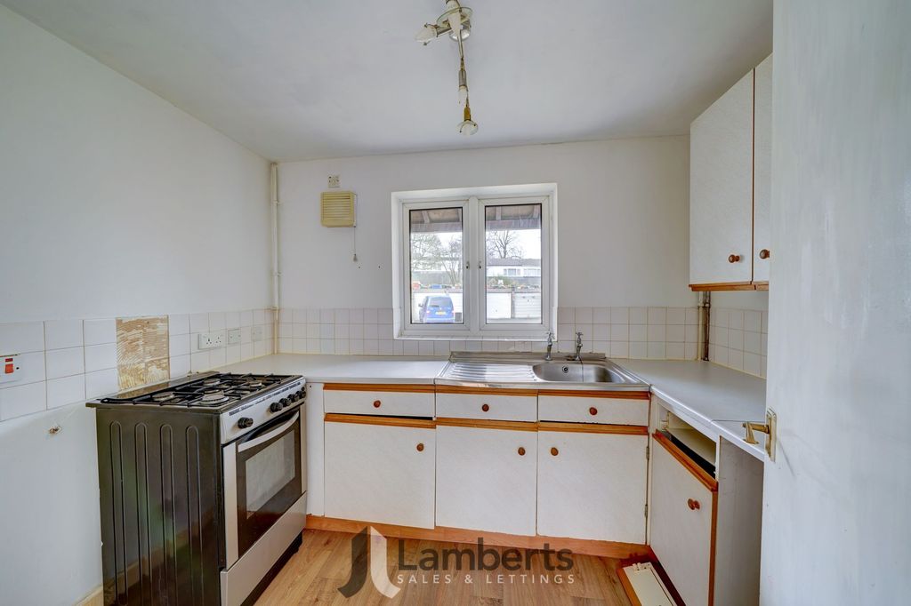 Property photo 3 of 13 Kitchen