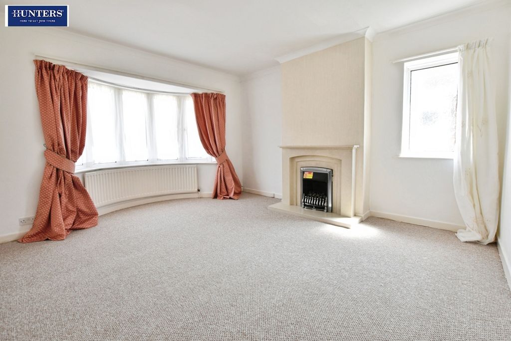 Property photo 3 of 16 Living Room