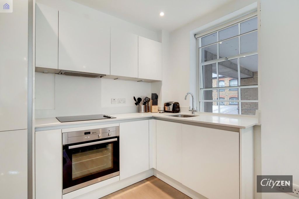 Property photo 2 of 12 Kitchen