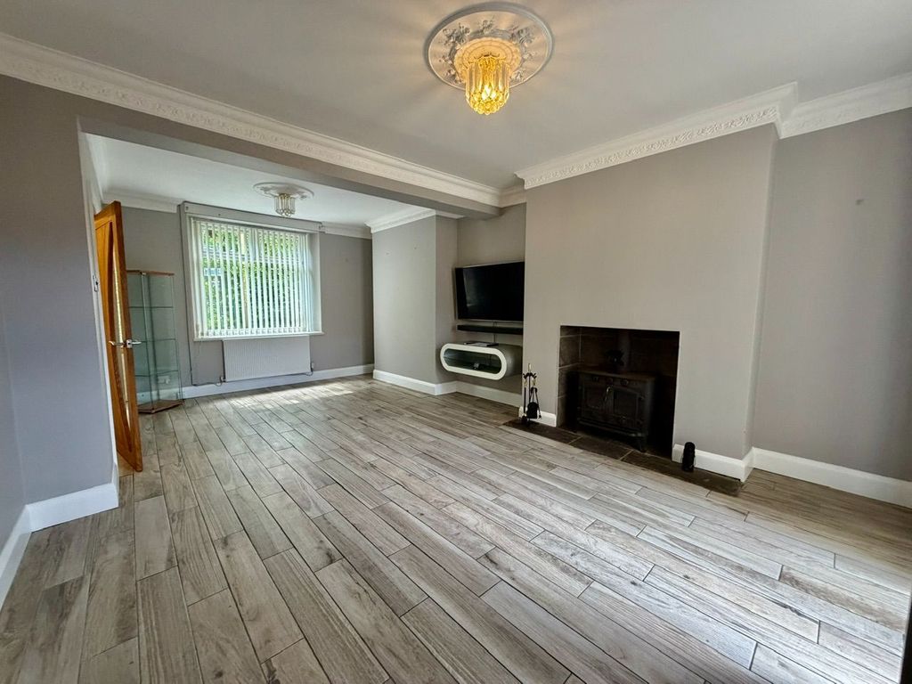 Property photo 3 of 37