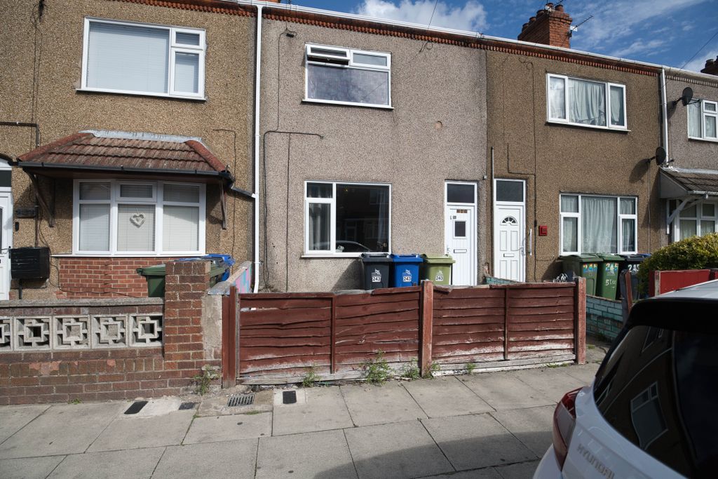 Property photo 1 of 32