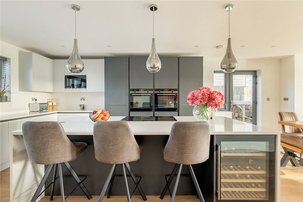 Property photo 2 of 20 Kitchen