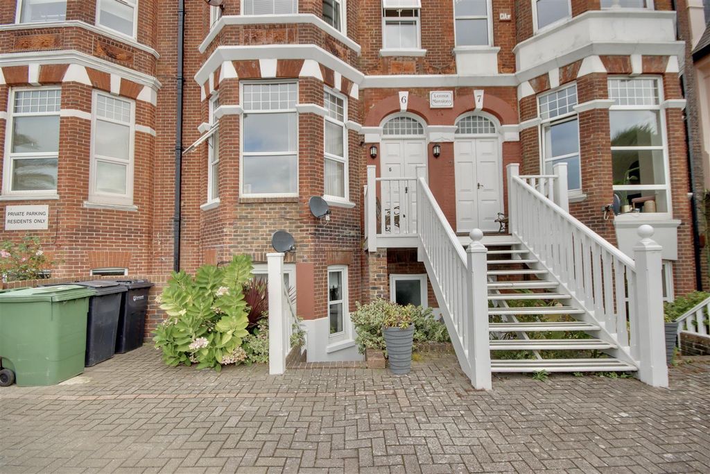 Property photo 3 of 16 698E48CD-3B8F-417A-Adfc-Fa5C6CE0D88C_1_201_A.Jpeg