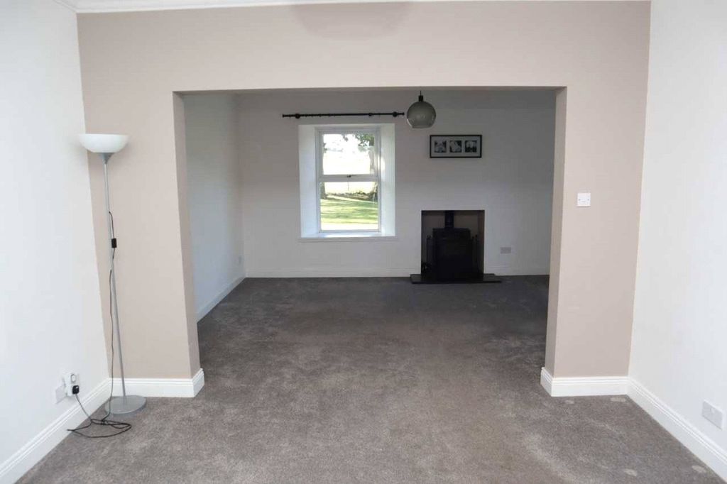 Property photo 3 of 12 Lounge/ Dining Area