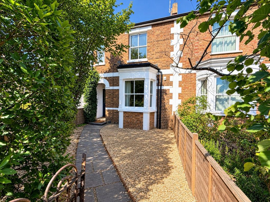 Property photo 1 of 10 Front