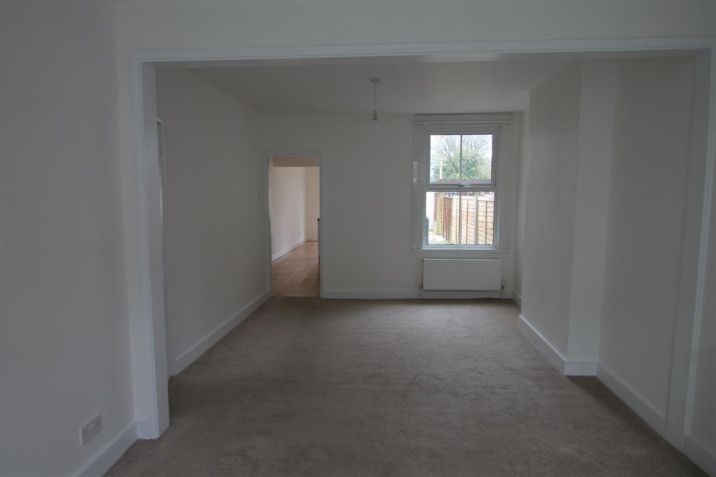 Property photo 3 of 14 3.Jpg