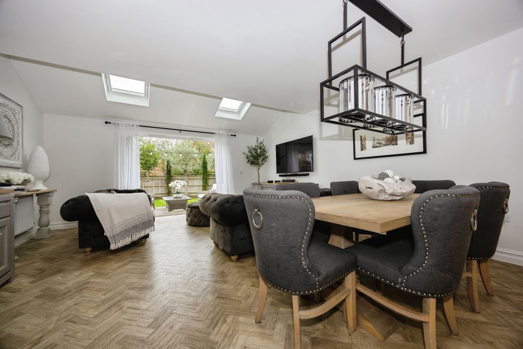 Property photo 2 of 18 Pbox-Img.Jpg