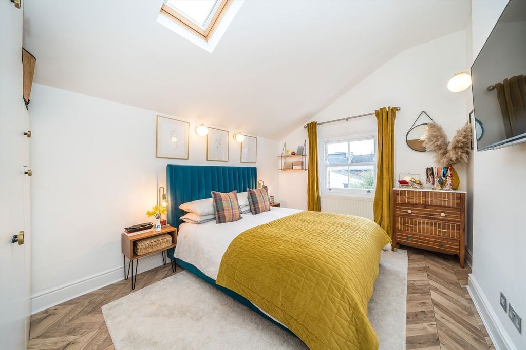 Property photo 3 of 6