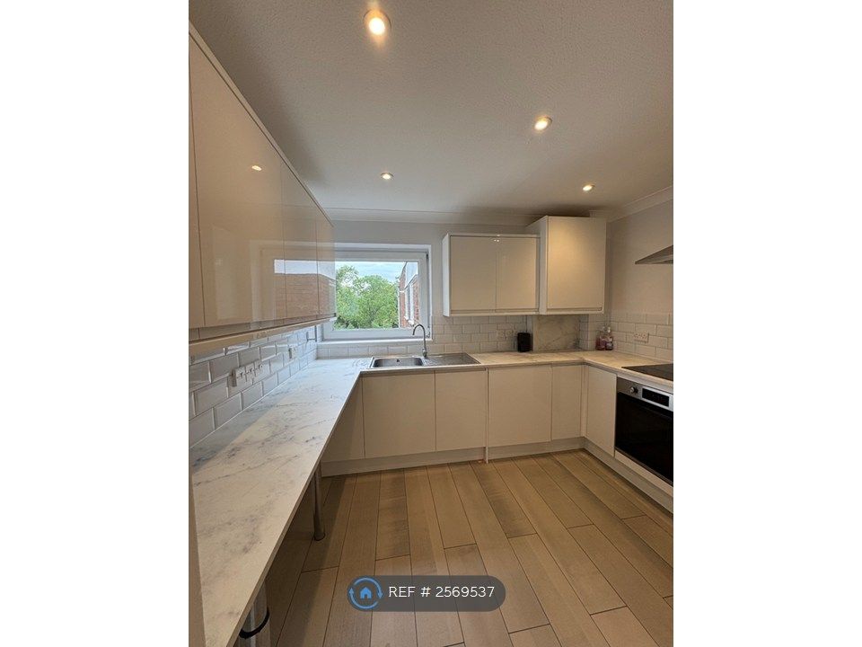 Property photo 2 of 7 Kitchen