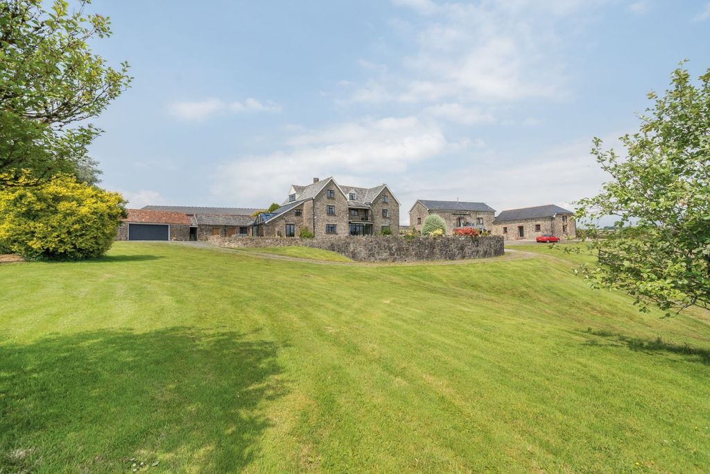 Property photo 1 of 52