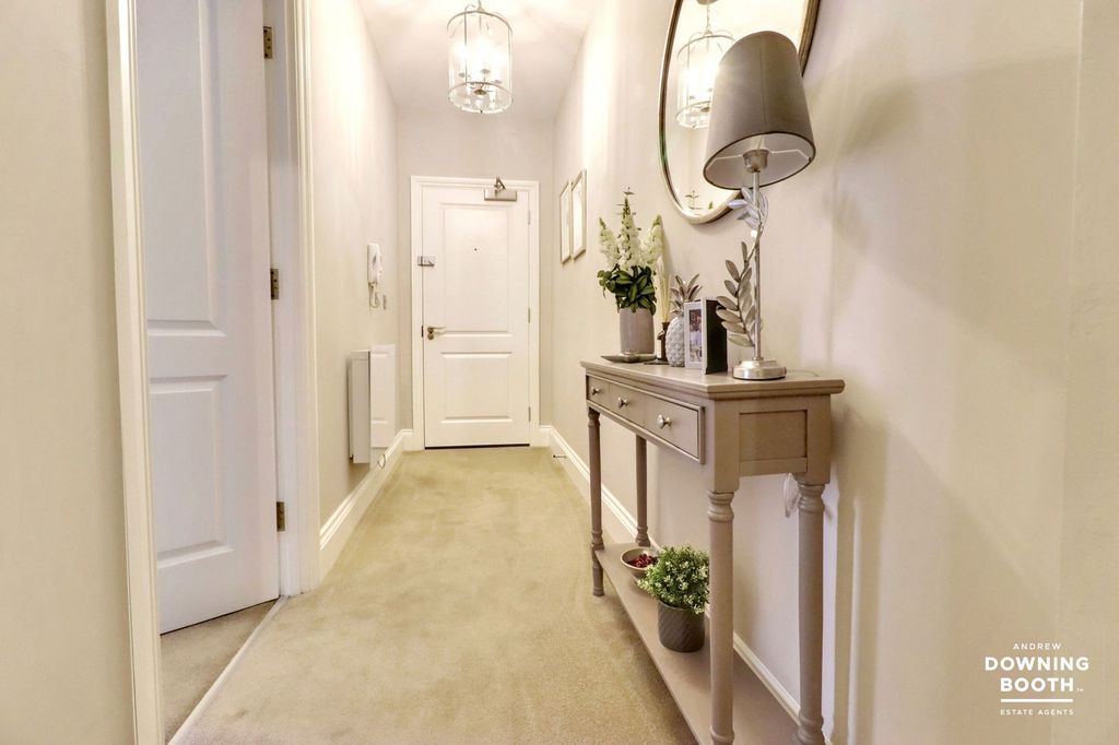 Property photo 2 of 28