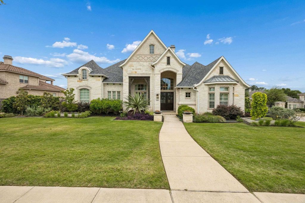 Property photo 1 of 31