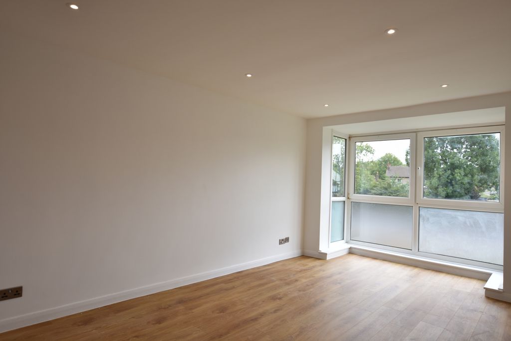 Property photo 2 of 7 Photo 3