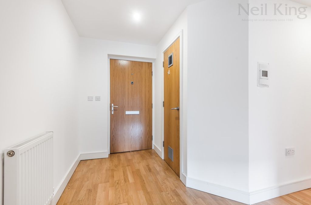 Property photo 2 of 18 5296784