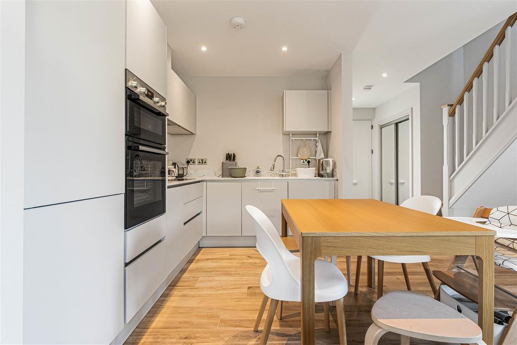 Property photo 2 of 18 10_72584.Jpg