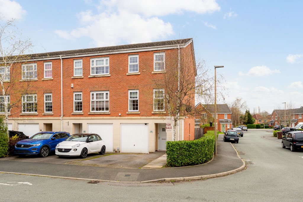 Property photo 1 of 16 15 Runfield Close-49