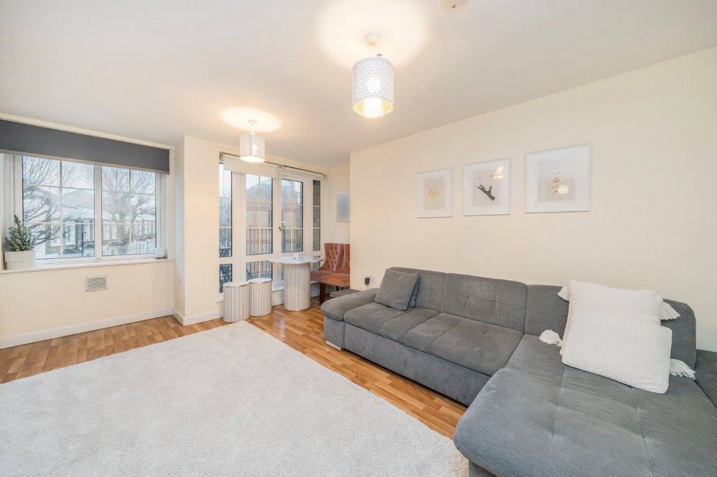 Property photo 2 of 7 Living Room