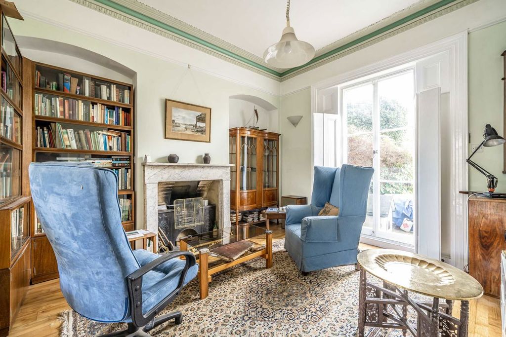 Additional image 4 of 4 bed property for saleNightingale Road, Hampton TW12