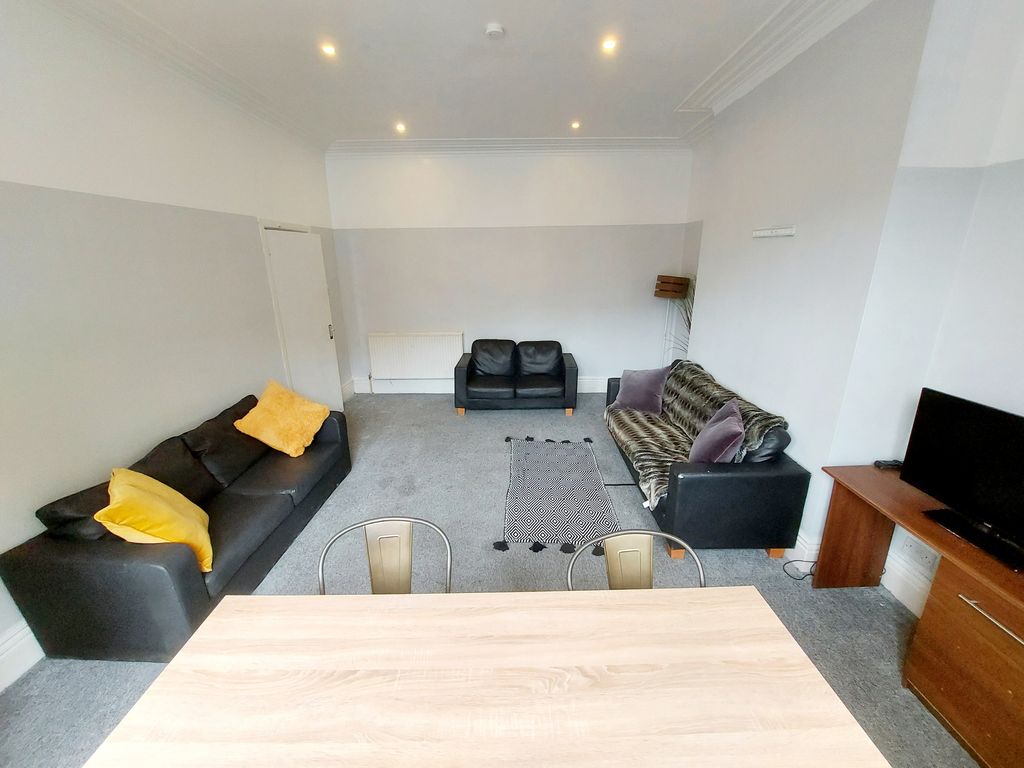 Property photo 2 of 42