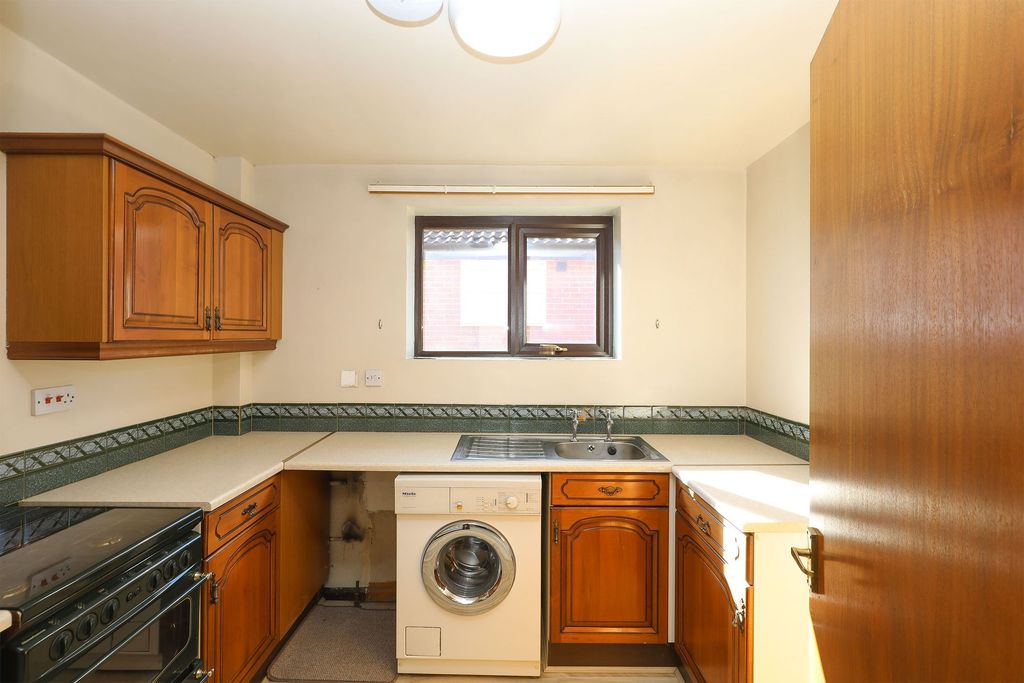 Property photo 3 of 18