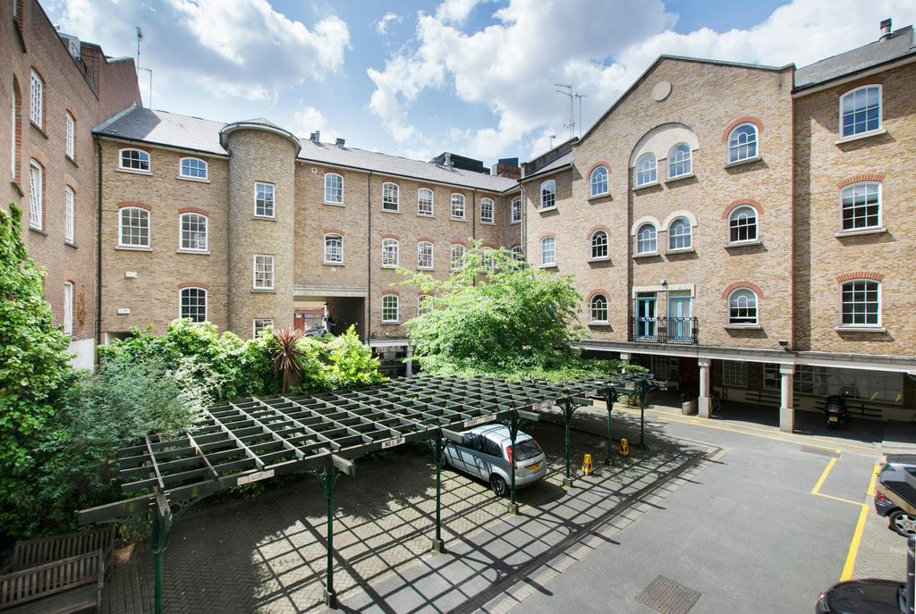 Property photo 2 of 7 7-Bath-Place-Ec2A-3Dr-Shoreditch-Office-External3.Jpg