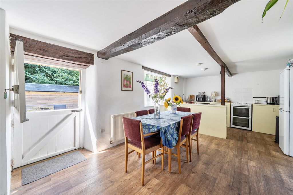 Property photo 2 of 11 1