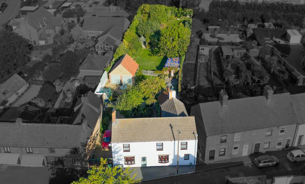 Property photo 2 of 35