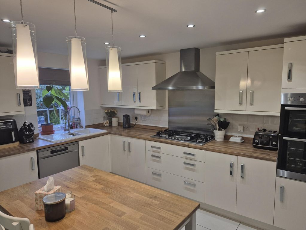 Property photo 2 of 12 Kitchen