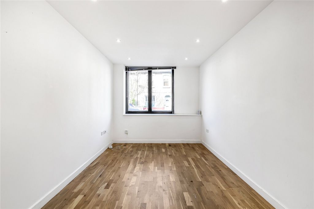 Property photo 3 of 10 Picture No. 04