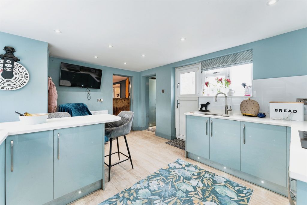 Property photo 1 of 16