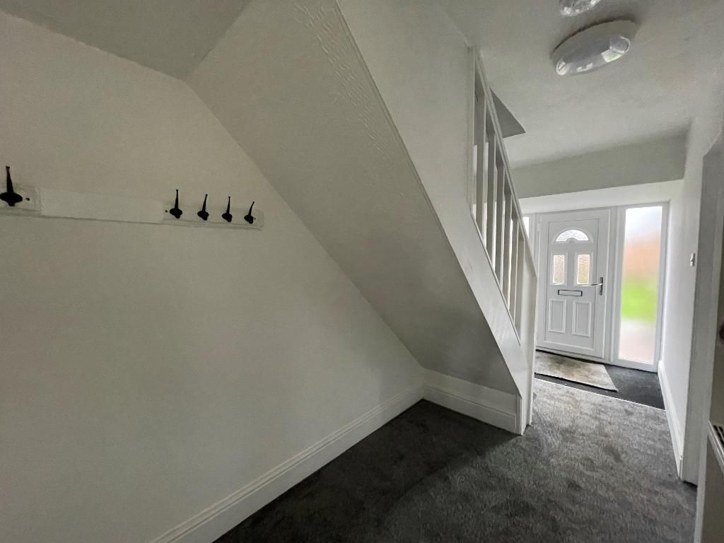 Property photo 2 of 11 Entrance Hall