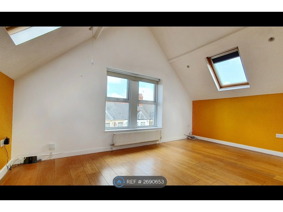 Property photo 2 of 10 Living Room