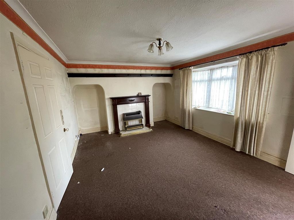 Property photo 2 of 11 Lounge.Jpg