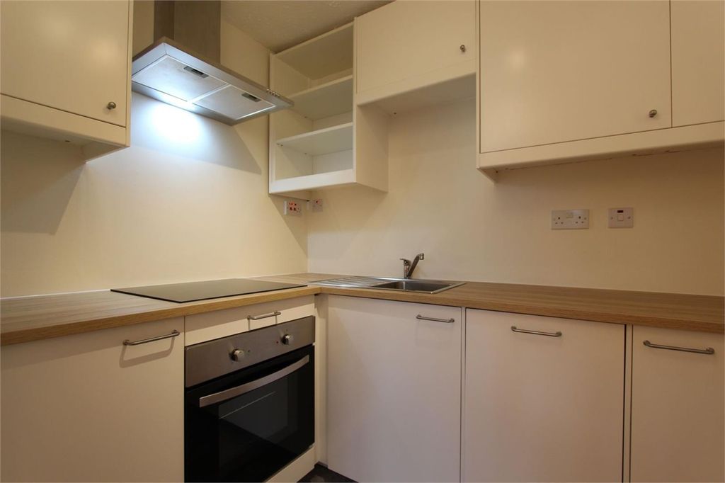 Property photo 3 of 9 Kitchen