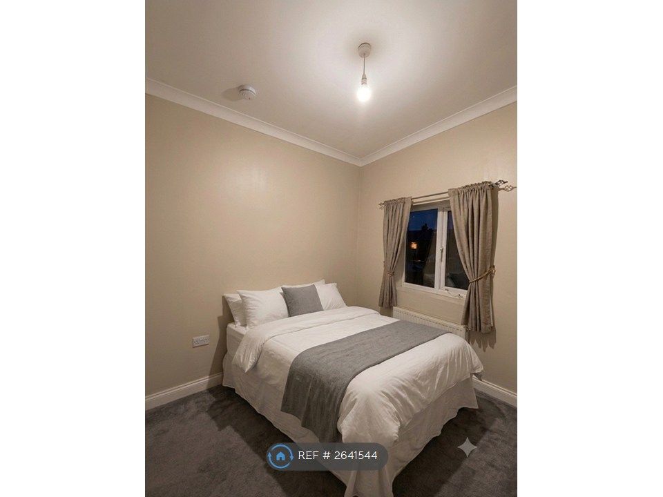 Property photo 2 of 12 Room 2