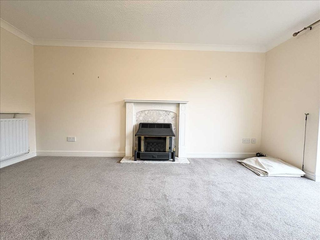 Property photo 3 of 28