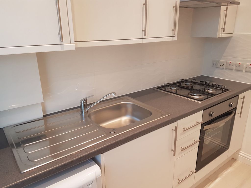Property photo 3 of 11 Kitchen