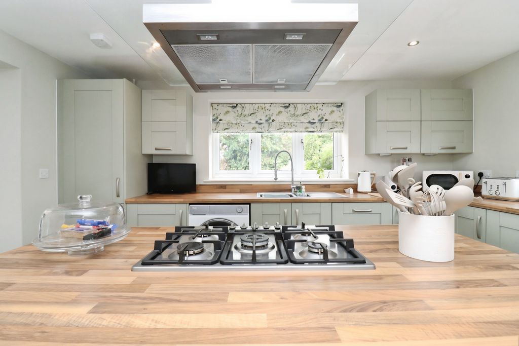 Property photo 3 of 32 60159Fcb-Img_1960