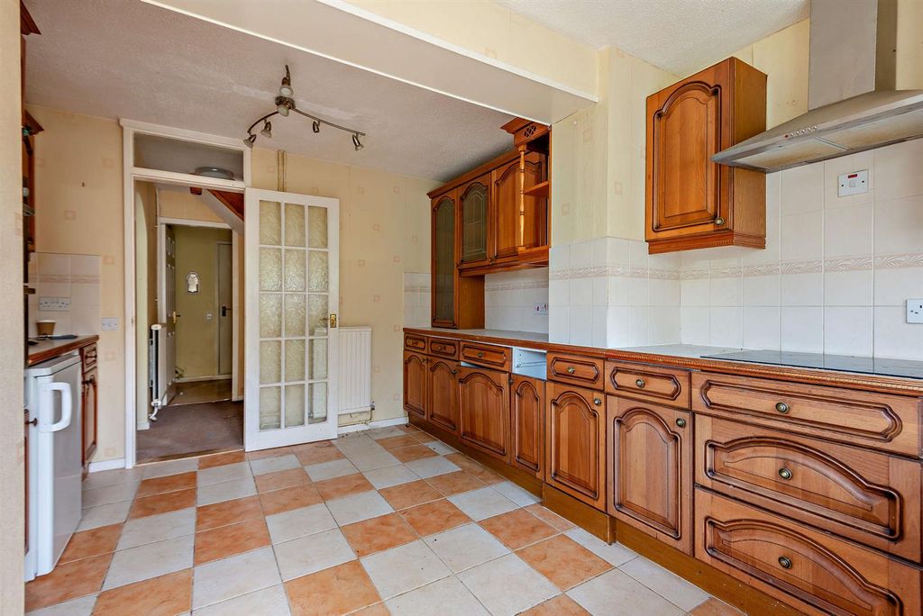 Property photo 3 of 15 8644201-Interior02-800.Jpg