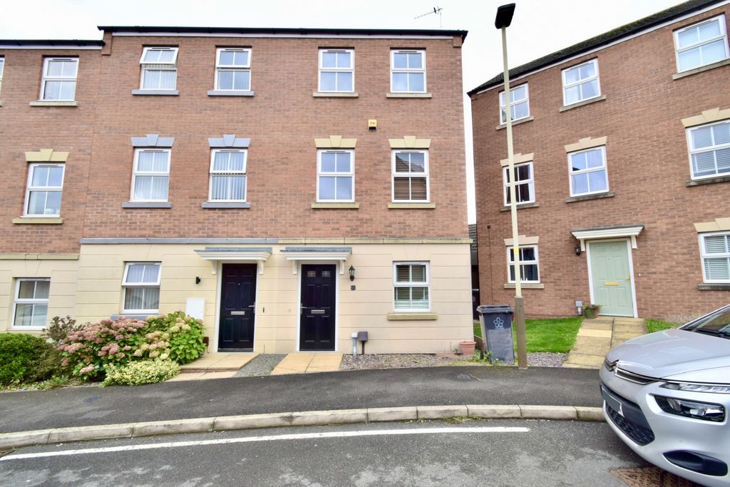 Property photo 1 of 12 Timble Road, Hamilton, Leicester, Le5