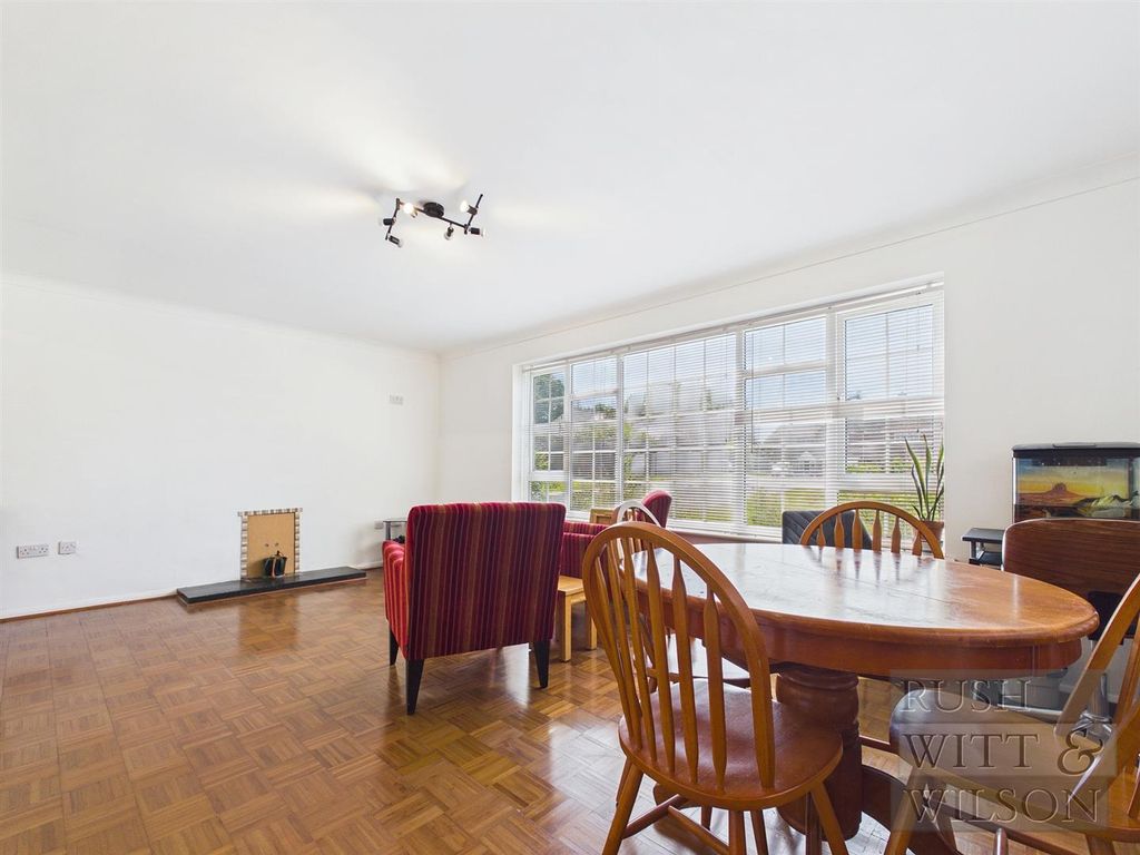 Property photo 3 of 28