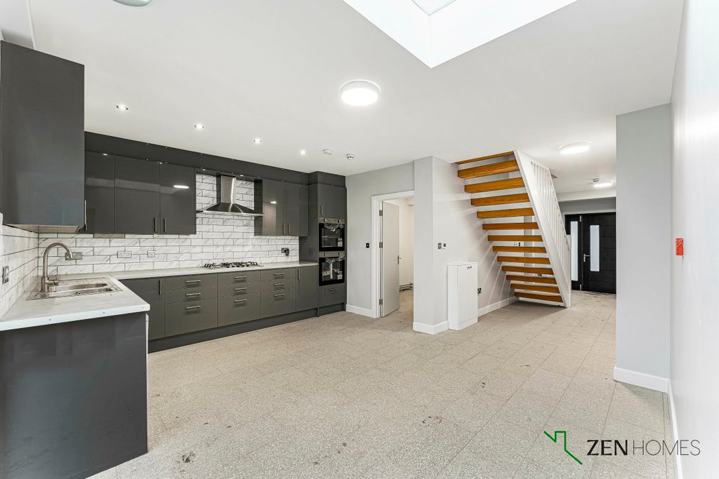 Property photo 1 of 32