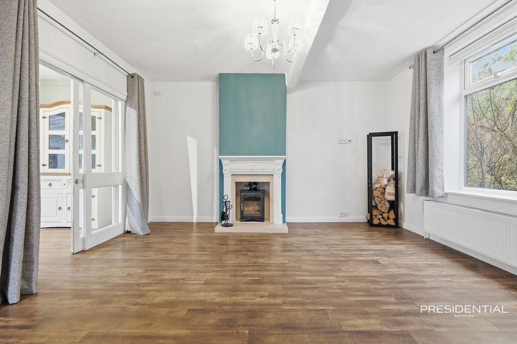 Property photo 3 of 26